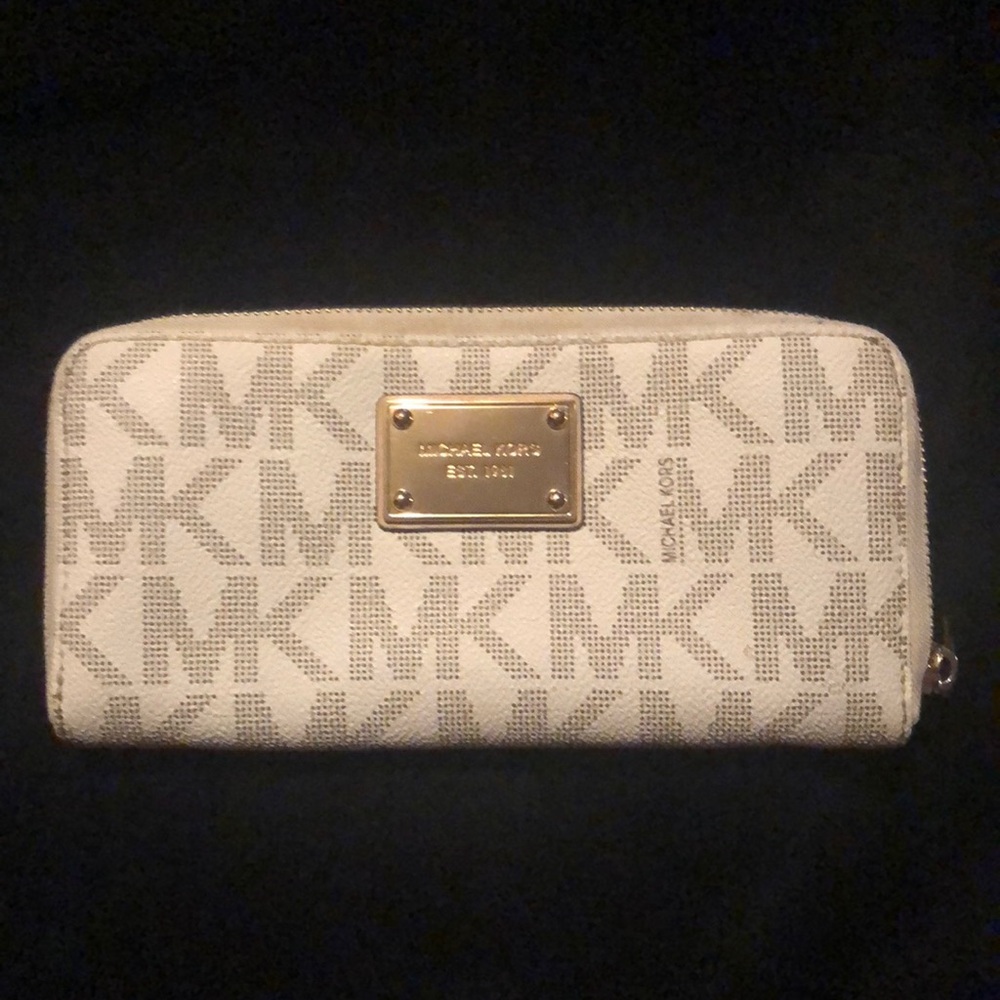 Michael Kors Jet Set with Logo Wallet